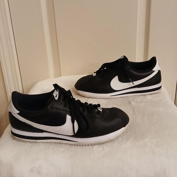 Nike Cortez 72' black and white leather shoes Size Men's 8.5 or Women's 10 - Picture 3 of 8